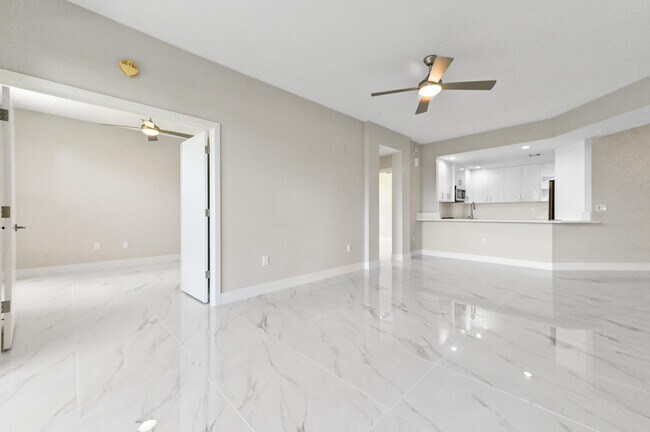 Building Photo - 12510 Crystal Pointe Dr