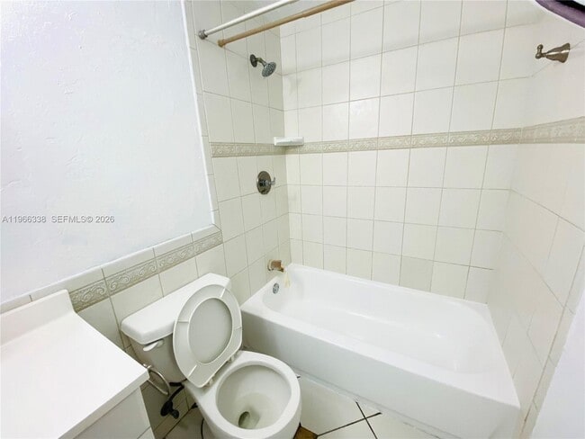 Building Photo - 400 Kings Point Dr