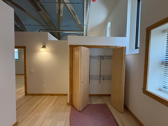 Building Photo - 4601 S Ellis Ave