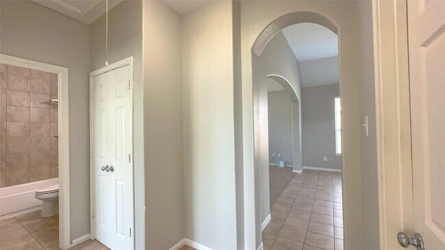 Building Photo - 4106 Mossy Pl Ln