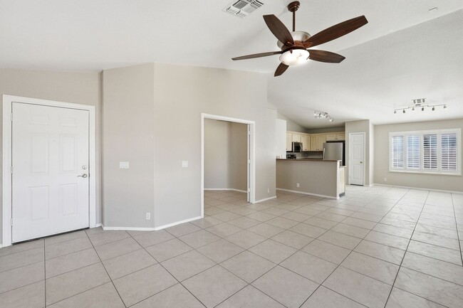 Building Photo - Three bedrooms PLUS Den! Ready to Move In