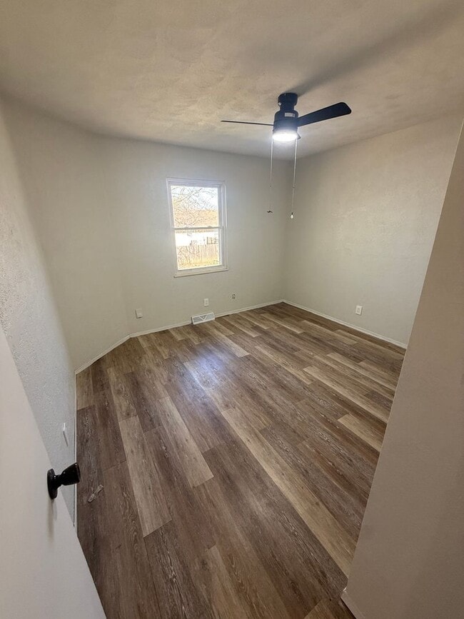 Building Photo - 2901-2903 Tepee Ave