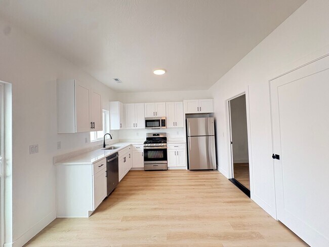 Building Photo - 2925 W 2925 N Cir