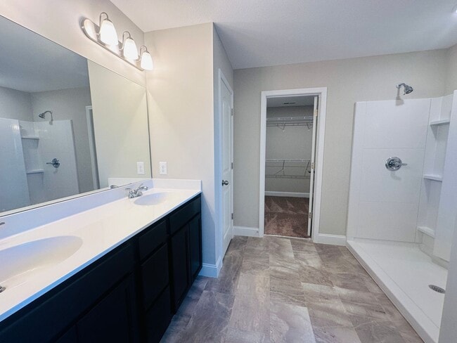 Building Photo - Beautiful Like-New 3 bed/2.5 bath w/ 2-car garage & fenced in backyard available June 24th!