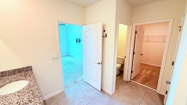 Building Photo - Charming Deltona 4/2 Ready for Move-in!