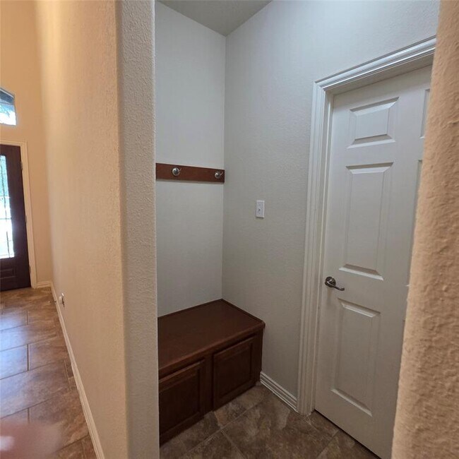 Building Photo - 26101 Brickhill Dr