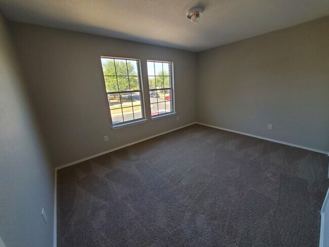 Building Photo - 2606 Sunview Lake