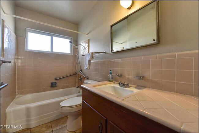 Building Photo - 5108 Paris Ave