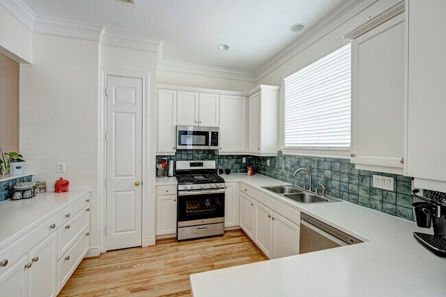 Building Photo - 5014 Mellon St