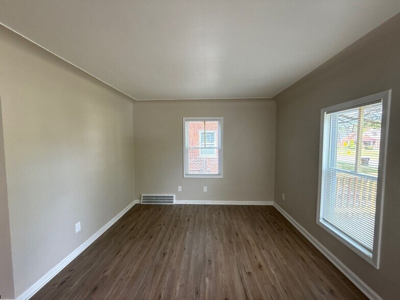 Building Photo - Fully Renovated 3-Bedroom Home – Move-In Ready for You!