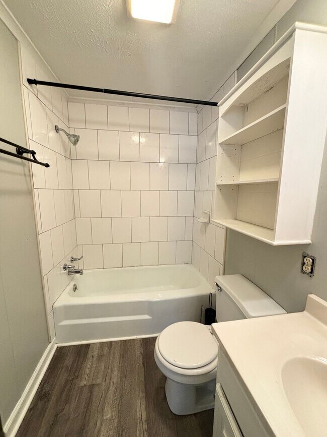 Building Photo - 110 Victory Dr