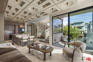 Building Photo - 1021 N Ogden Dr