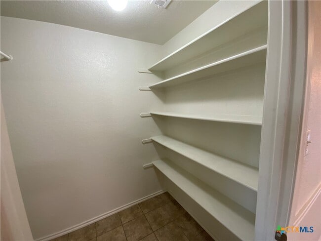 Building Photo - 4716 Stonehaven Dr