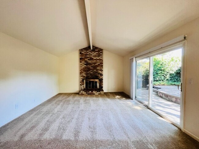 Building Photo - Charming 4BD/2BA, Single-Story Ranch-Style...