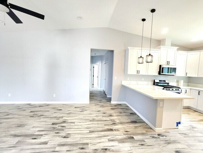 Building Photo - BRAND NEW 3/2 BATH home available for rent in Central BHC.