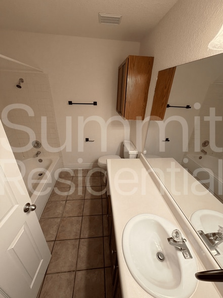 Building Photo - 190 Prairie Springs Loop