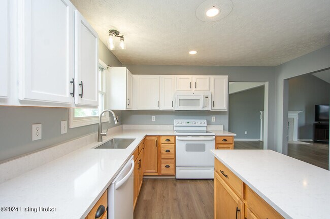 Building Photo - 6702 Shallow Rock Dr