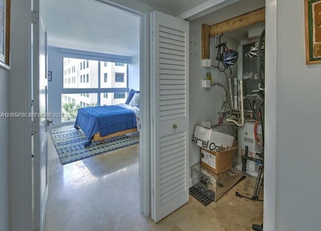 Building Photo - 2951 S Bayshore Dr
