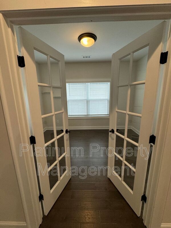 Building Photo - 705 Fieldcrest Park Ln