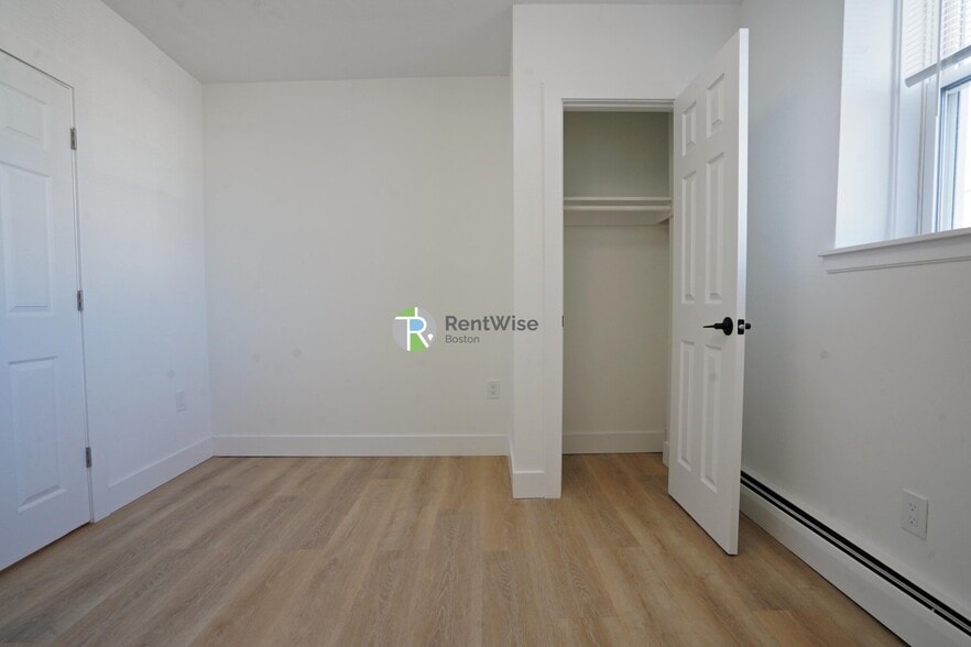 Building Photo - 740 E 7th St