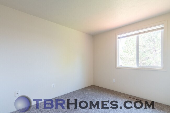Building Photo - 9530 Pierce St