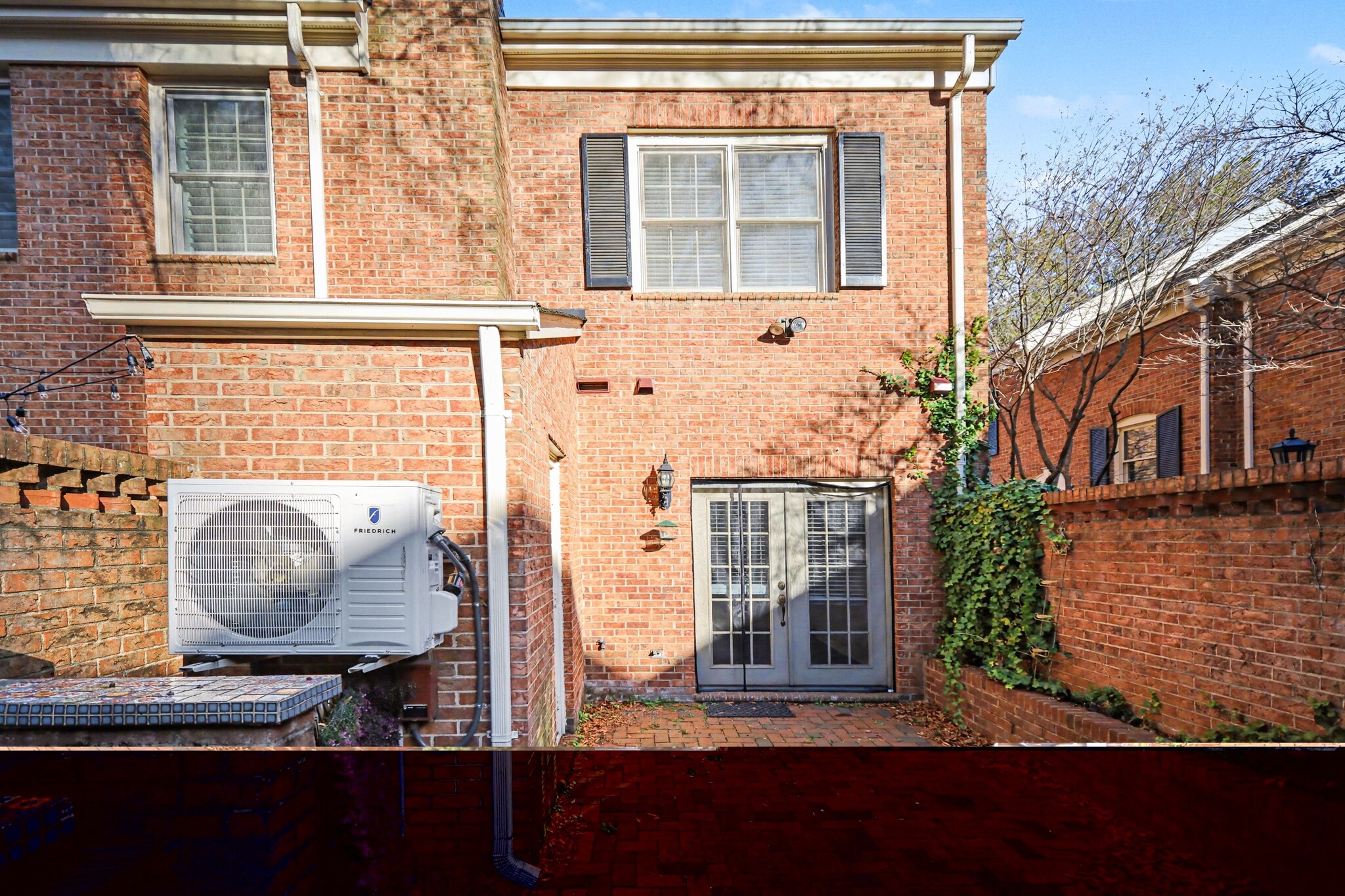 Building Photo - 520 N Poplar St