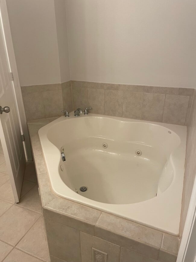 Building Photo - 1235 Travertine Terrace