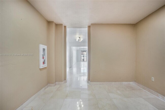 Building Photo - 671 Biltmore Way