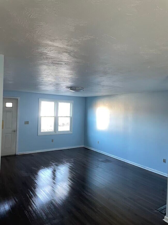 Primary Photo - 34 Lawn St