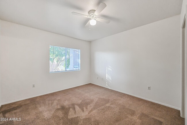 Building Photo - 1295 N Ash St