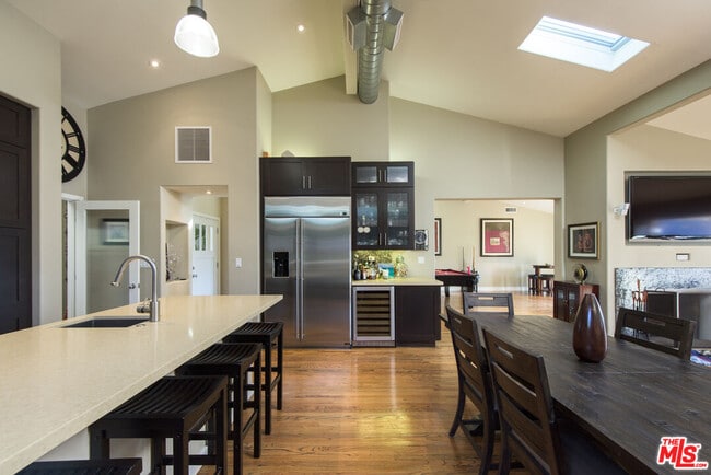 Building Photo - 843 Enchanted Way