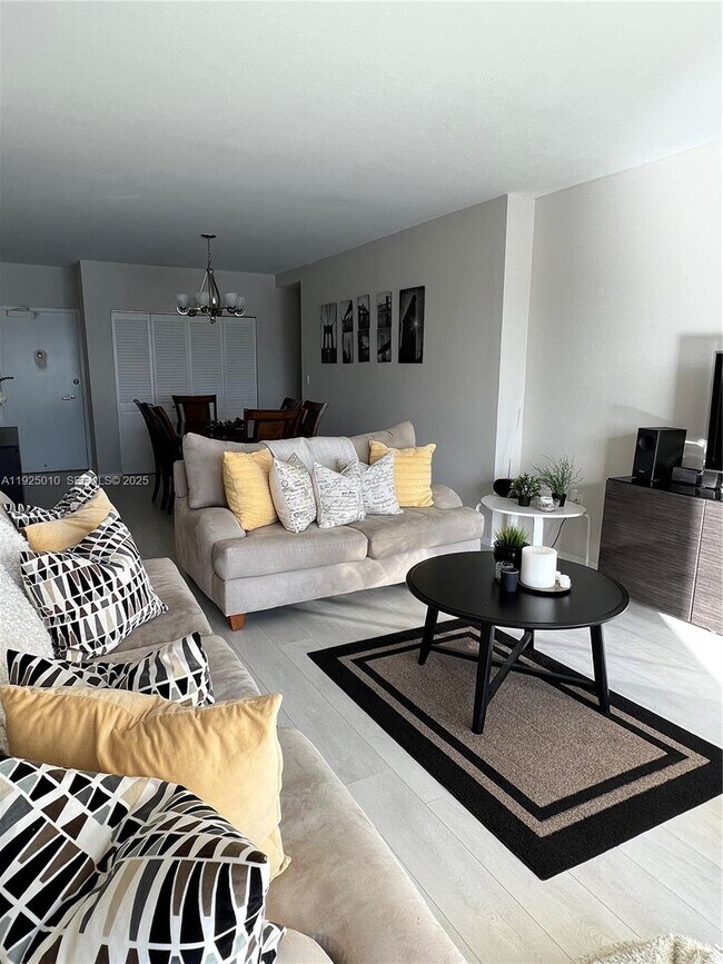 Building Photo - 300 Bayview Dr