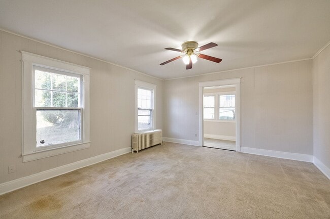 Building Photo - Great 4 Bedroom in 16th st Heights