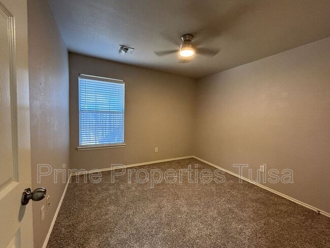 Building Photo - 10333 E 112th St S