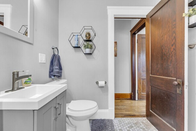 Building Photo - 10617 Bernard Ave