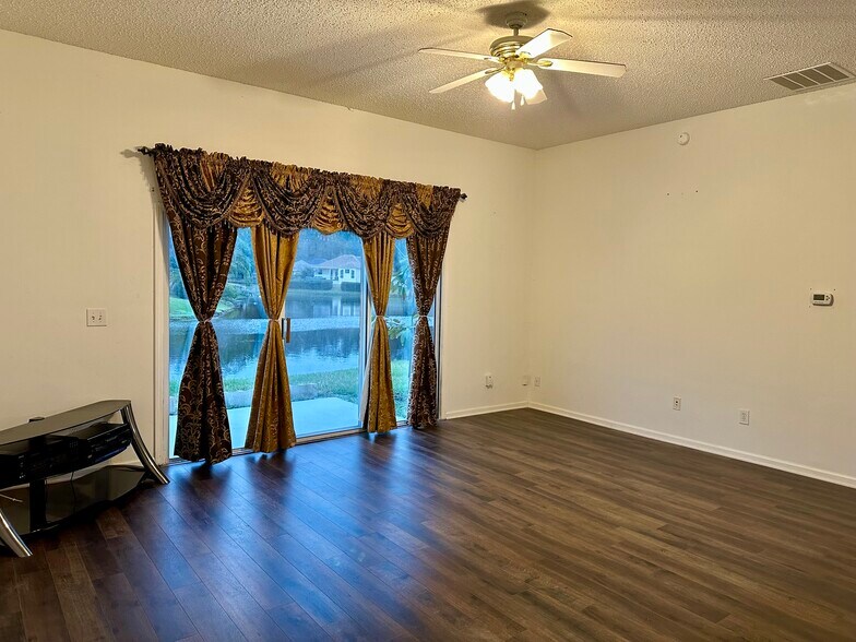 Building Photo - 2455 Coachman Lakes Dr