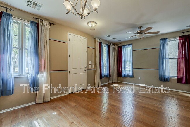 Building Photo - 885 S Osborn Ln