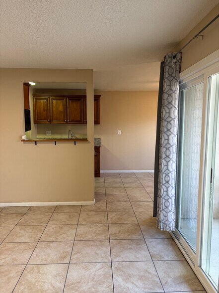 Building Photo - 375 Vernon Drive