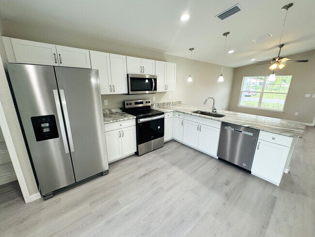 Building Photo - 6574 SE 108 Ln