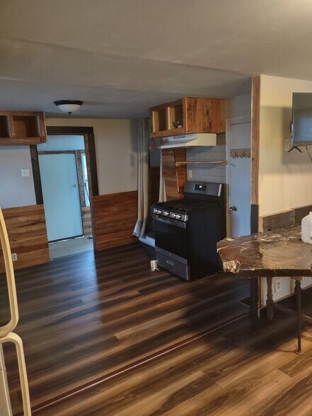Building Photo - 2417 Maple Ave