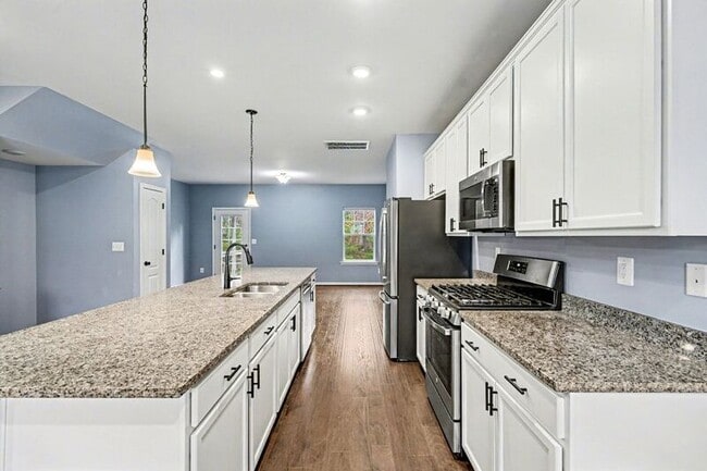 Building Photo - 2444 Drake Ln