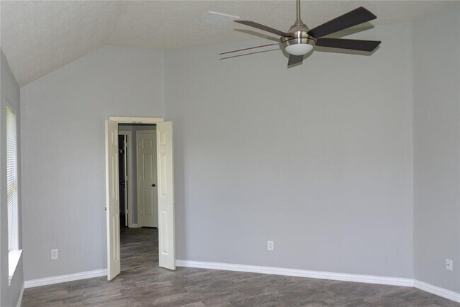 Building Photo - 822 Oak Lodge Ct