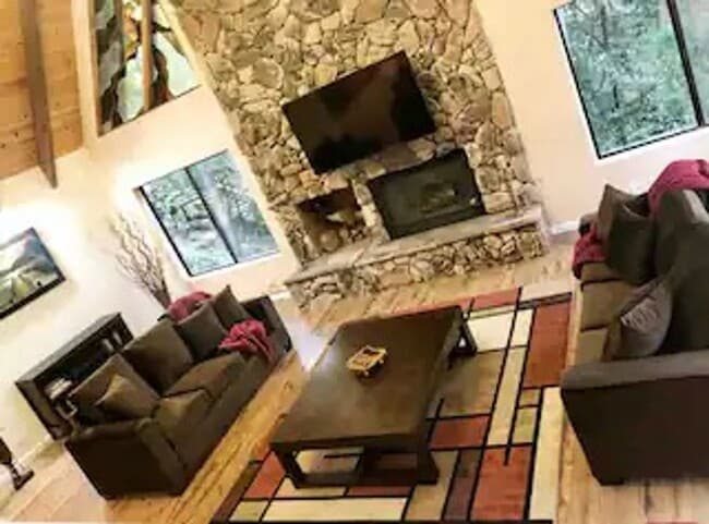 Building Photo - Great Contemporary Lake View Home above Bu...