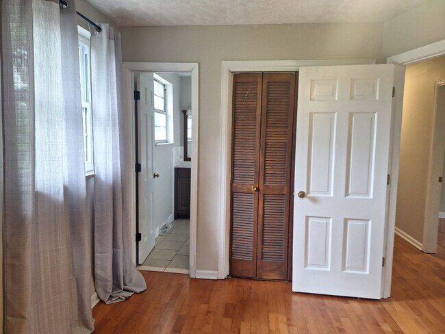Building Photo - Basement Rancher located in Farragut