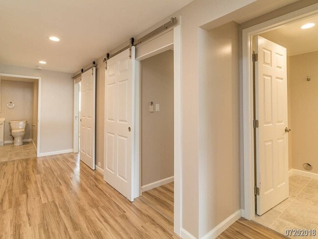 Building Photo - Moanalua Gardens 2BR/1.5Ba w/ 2 Parking