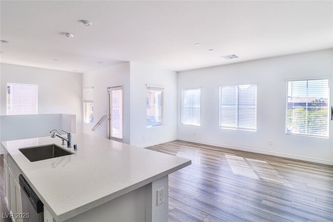 Building Photo - 216 Callen Falls Ave