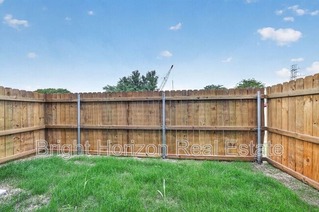 Building Photo - 10524 Tube Dr