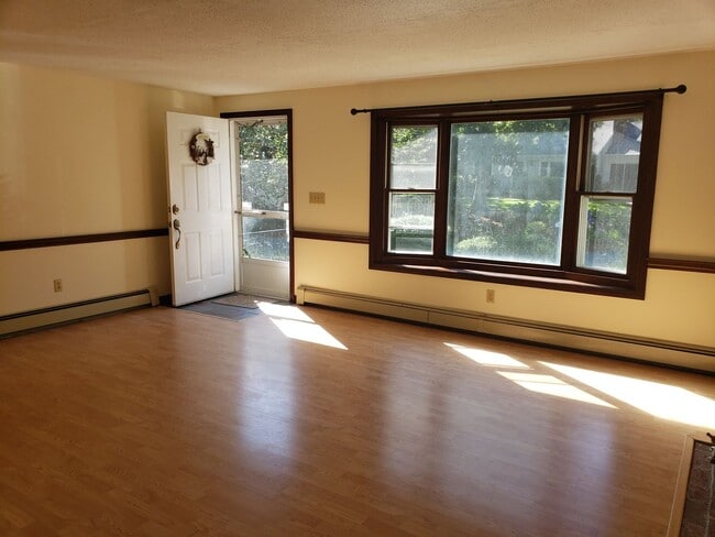 Building Photo - 3-Bedroom Ranch Rental – Year-Round, Utilities Included