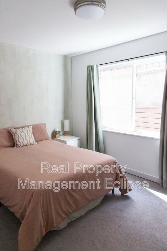 Building Photo - 8819 Midvale Ave N