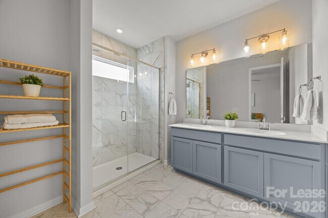 Building Photo - 915 Kinsey Aly